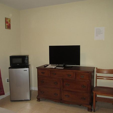 ويسترلي Misquamicut Beach Front Inn المظهر الخارجي الصورة