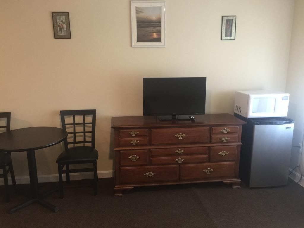 ويسترلي Misquamicut Beach Front Inn المظهر الخارجي الصورة