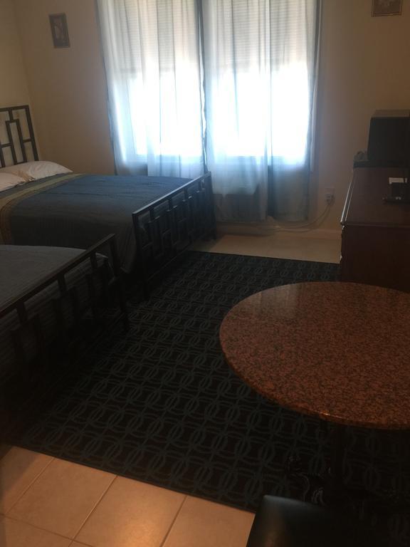 ويسترلي Misquamicut Beach Front Inn المظهر الخارجي الصورة