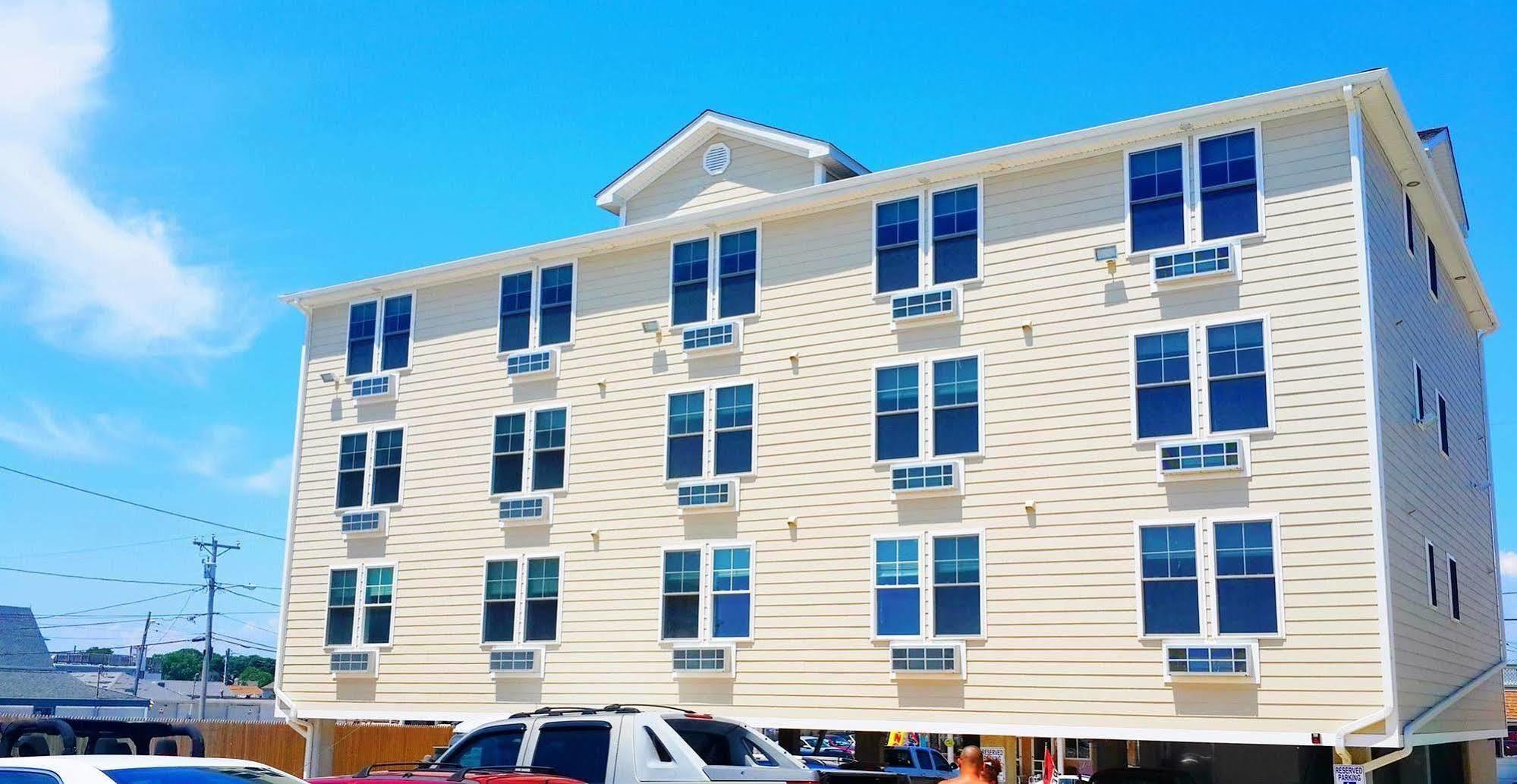 ويسترلي Misquamicut Beach Front Inn المظهر الخارجي الصورة