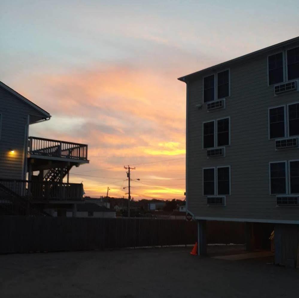 ويسترلي Misquamicut Beach Front Inn المظهر الخارجي الصورة