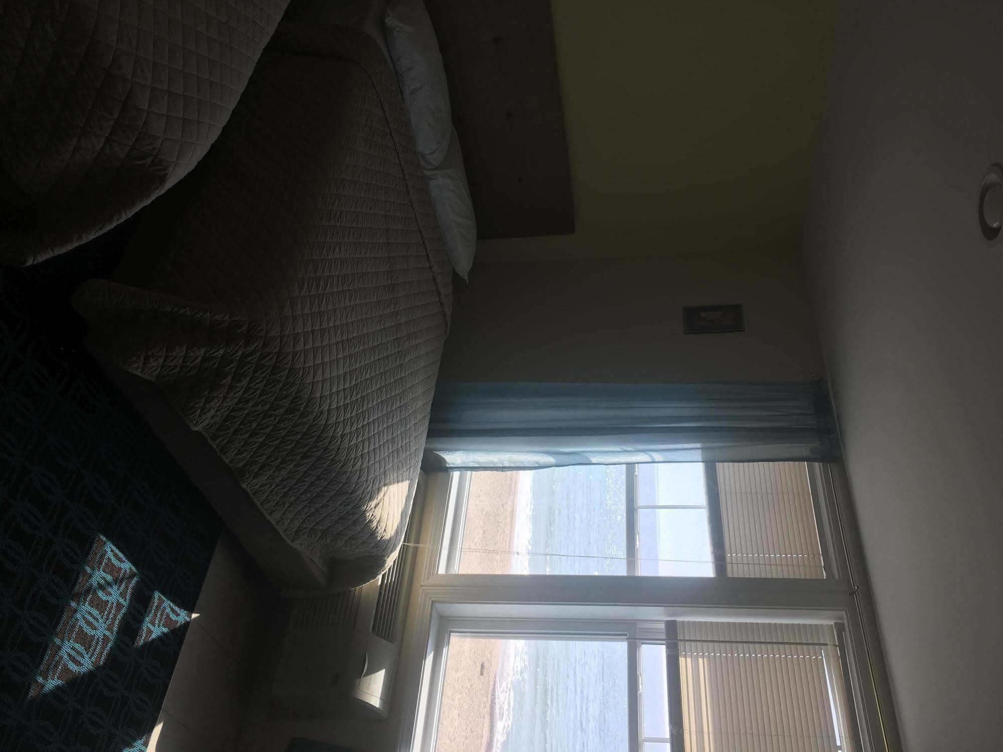 ويسترلي Misquamicut Beach Front Inn المظهر الخارجي الصورة