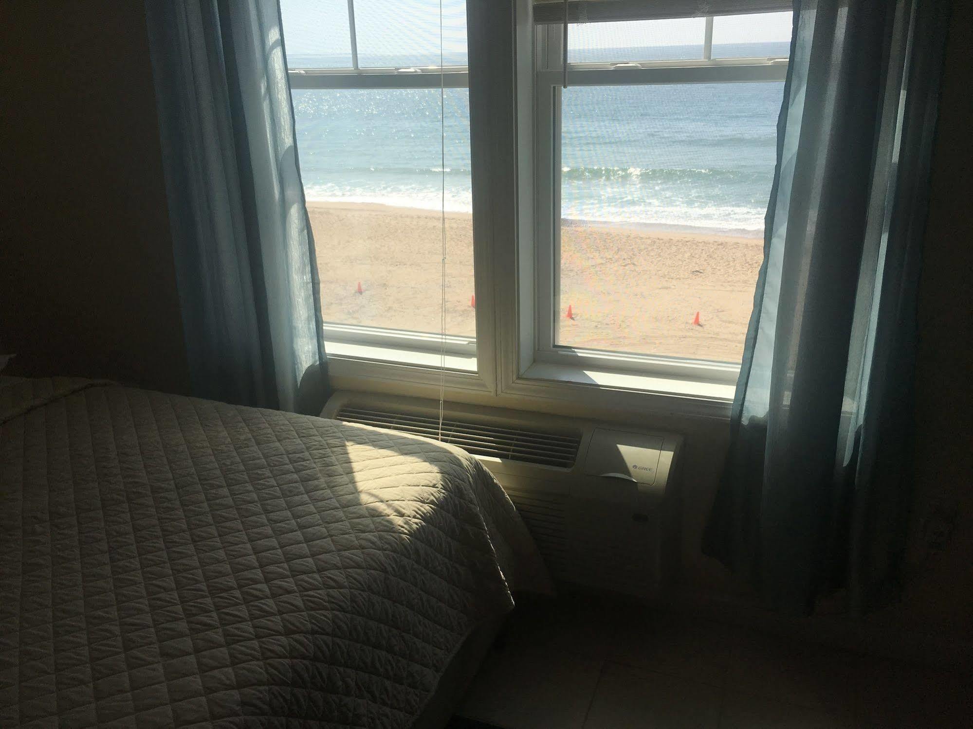 ويسترلي Misquamicut Beach Front Inn المظهر الخارجي الصورة