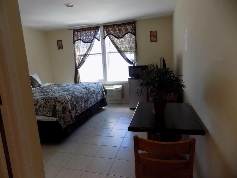 ويسترلي Misquamicut Beach Front Inn المظهر الخارجي الصورة